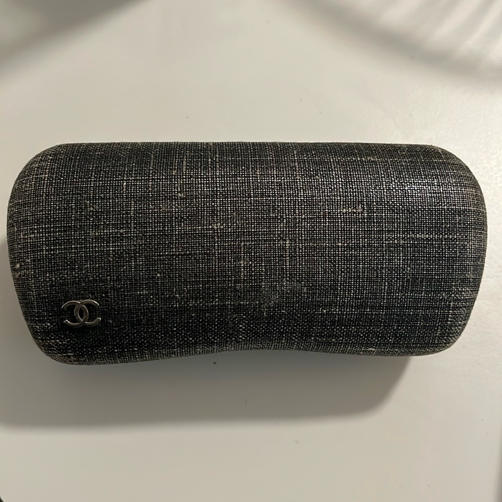 Authentic Chanel sunglasses with case. Good condition - Picture 6 of 11